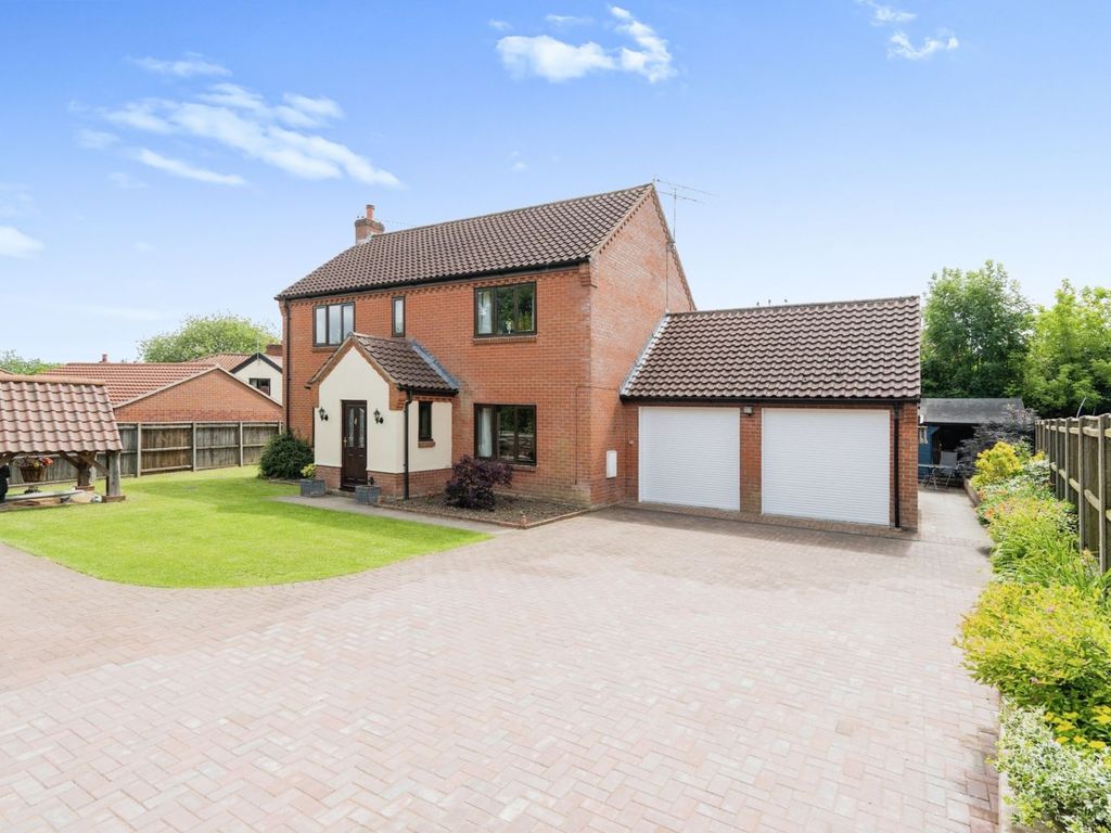 4 bed detached house for sale in Town Lane, Norwich NR9, £500,000