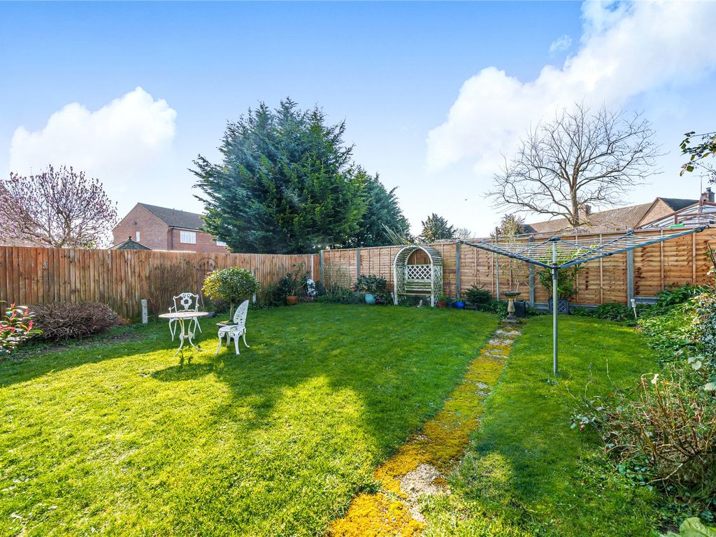 1 bed bungalow for sale in Ripley, Surrey GU23, £375,000