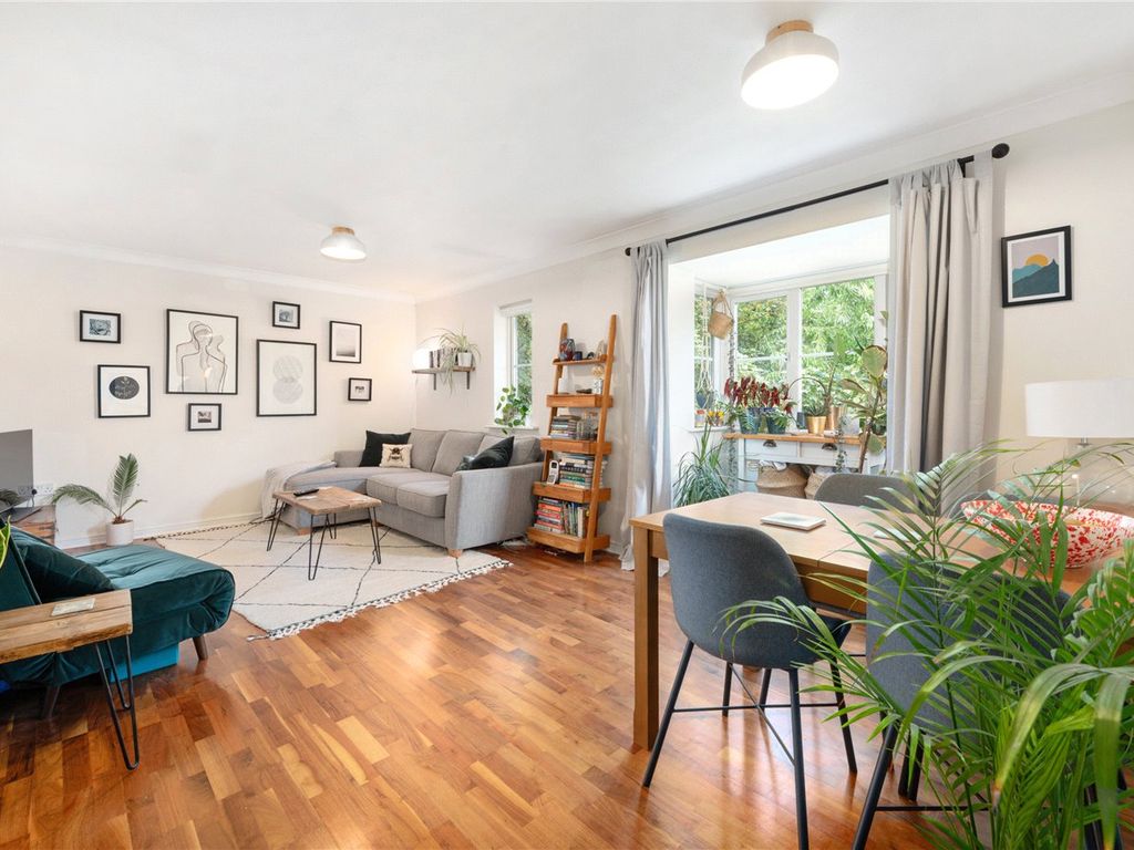 2 bed flat for sale in Cold Blow Lane, London SE14, £360,000