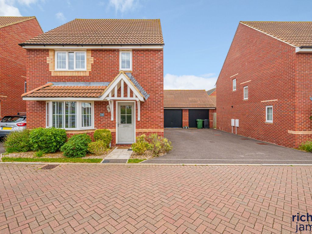 4 bed detached house for sale in Batsford Crescent, St Andrews Ridge, Swindon SN25, £360,000