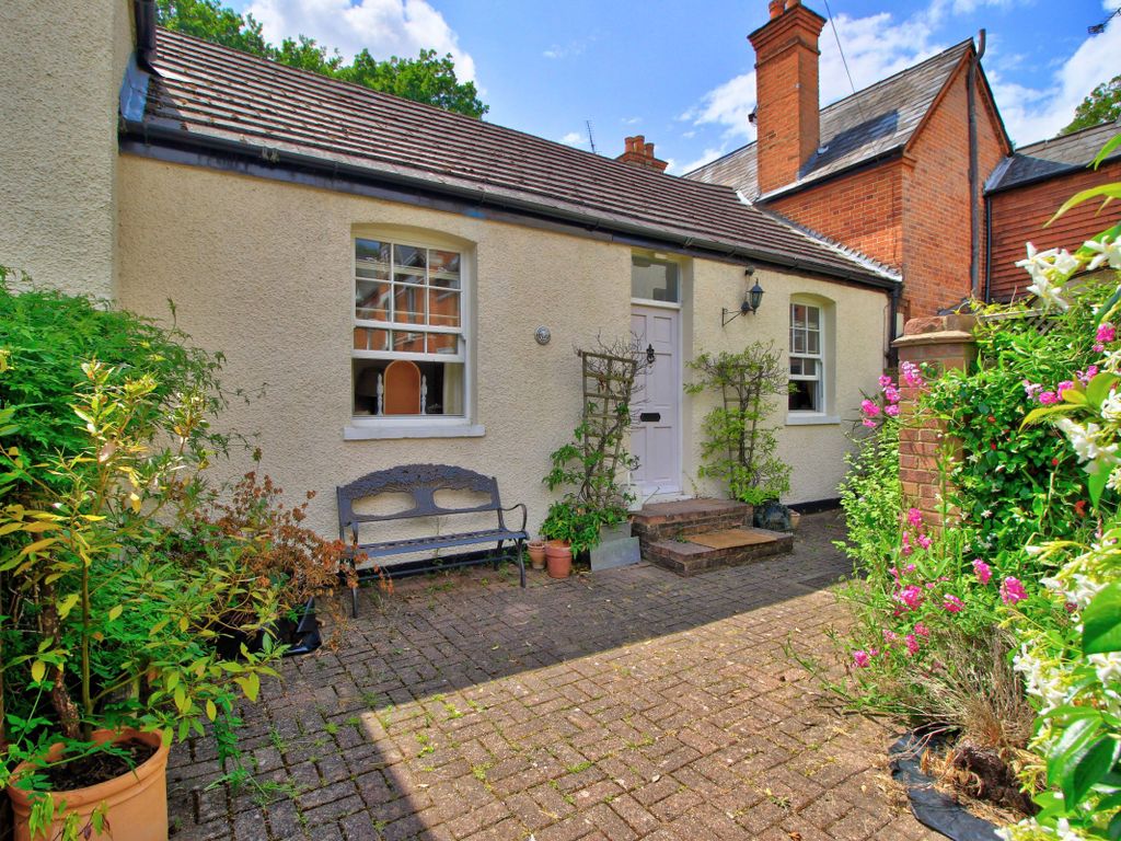 2 bed cottage for sale in Pembroke Mews, Sunninghill, Ascot SL5, £460,000