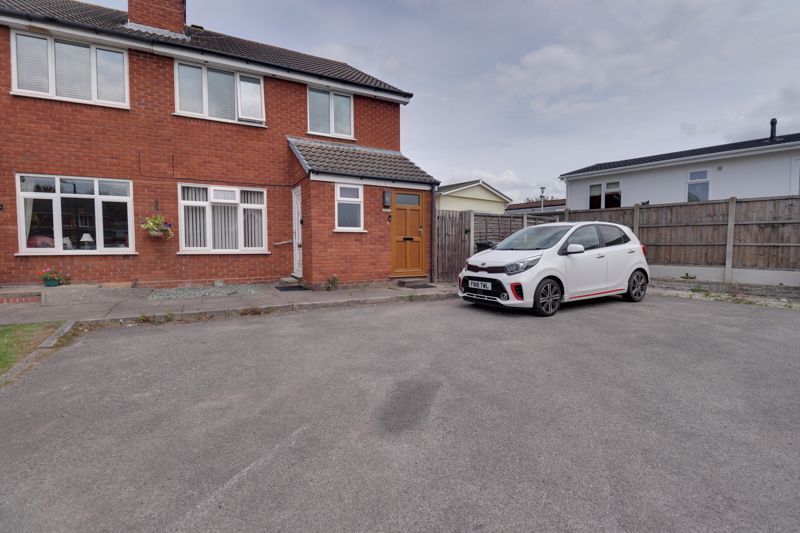 2 bed flat for sale in Heron Close, Coven, Wolverhampton WV9, £139,950