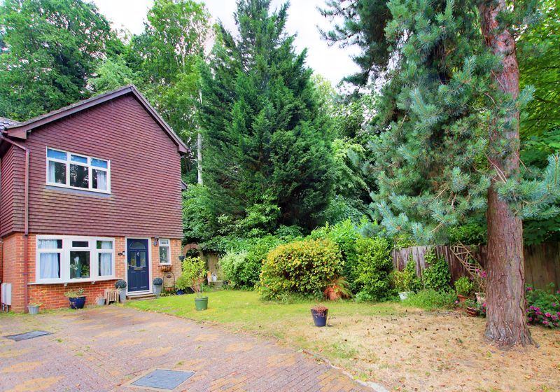 3 bed semi-detached house for sale in Sandrock Place, Croydon CR0, £460,000