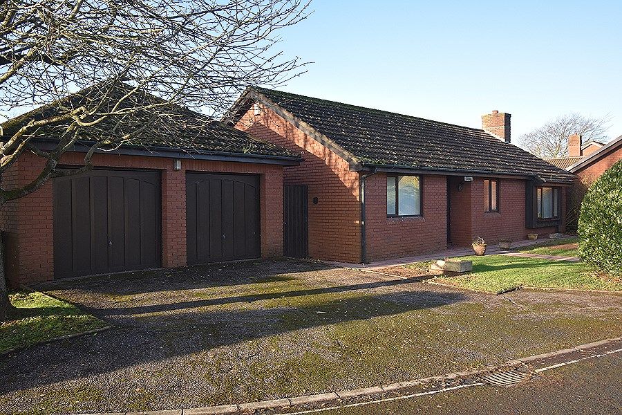 3 bed detached bungalow for sale in Woodwater Lane, Exeter EX2, £465,000