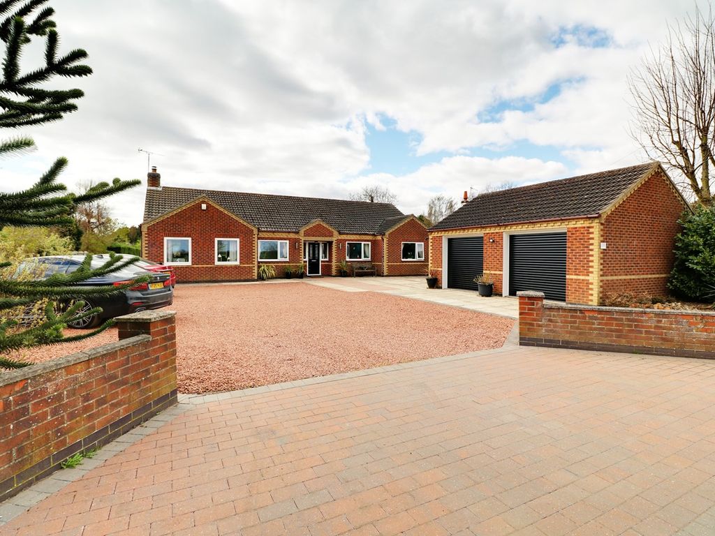 4 bed detached bungalow for sale in Turbary, Epworth DN9, £550,000