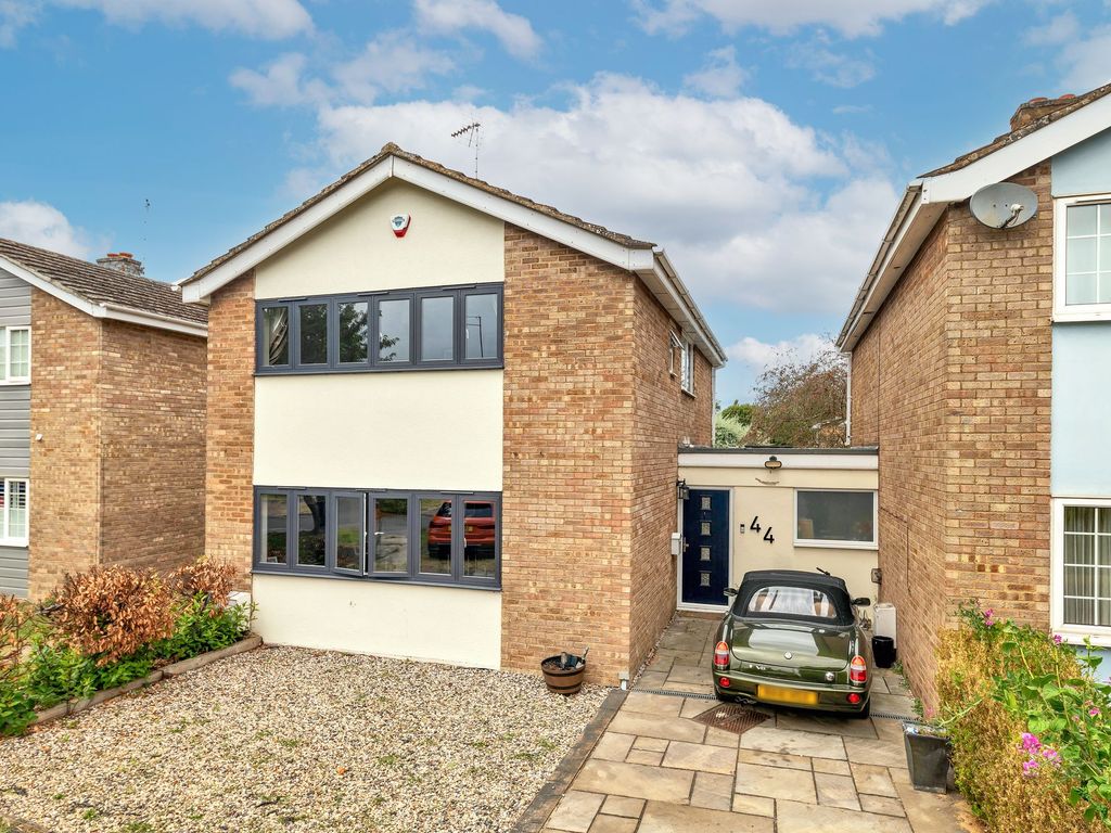 4 bed detached house for sale in Flambards Close, Meldreth SG8, £475,000