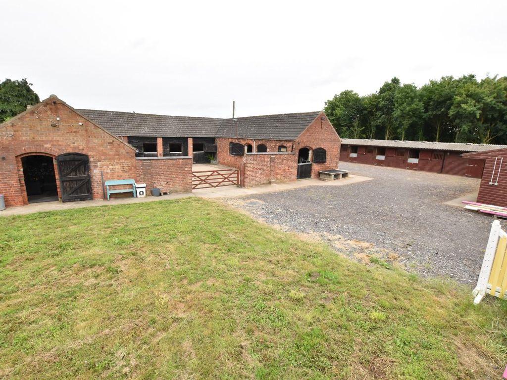 6 bed equestrian property for sale in Ermine Street, Winterton, Scunthorpe DN15, £650,000