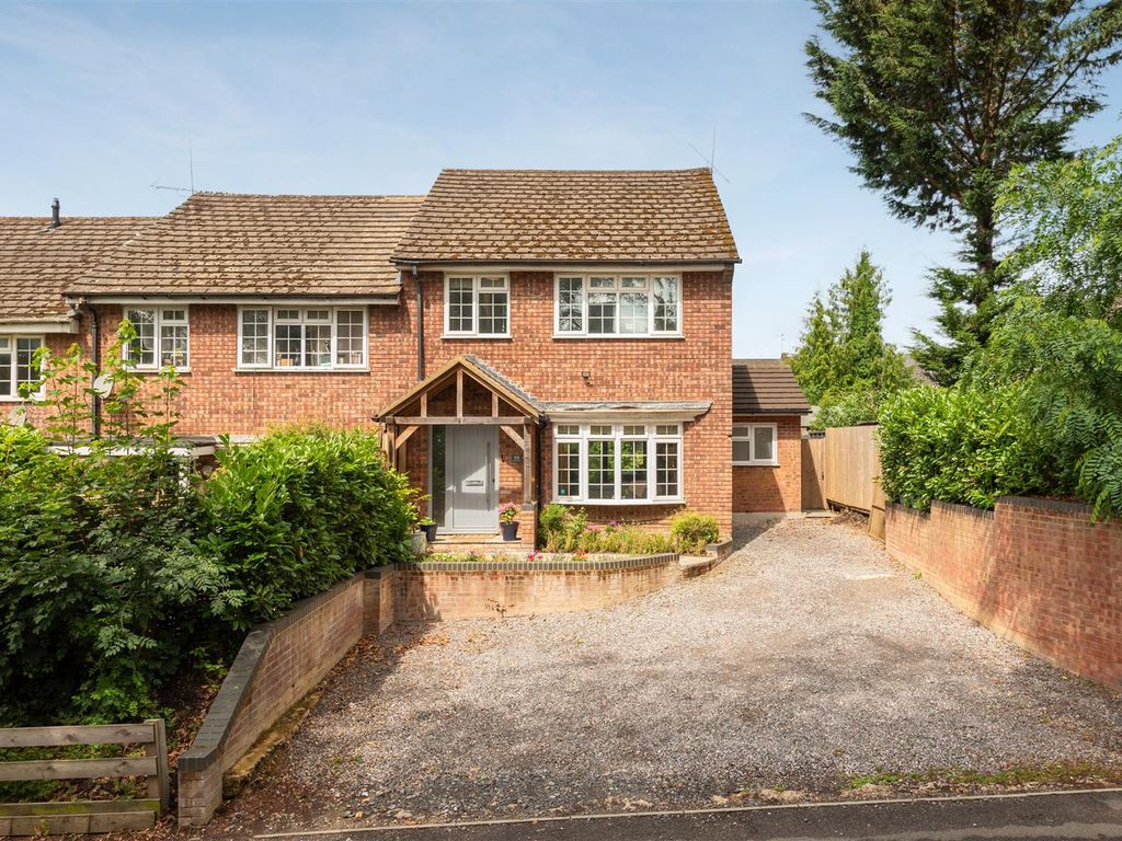 3 bed end terrace house for sale in Sunninghill Road, Sunninghill, Ascot SL5, £585,000