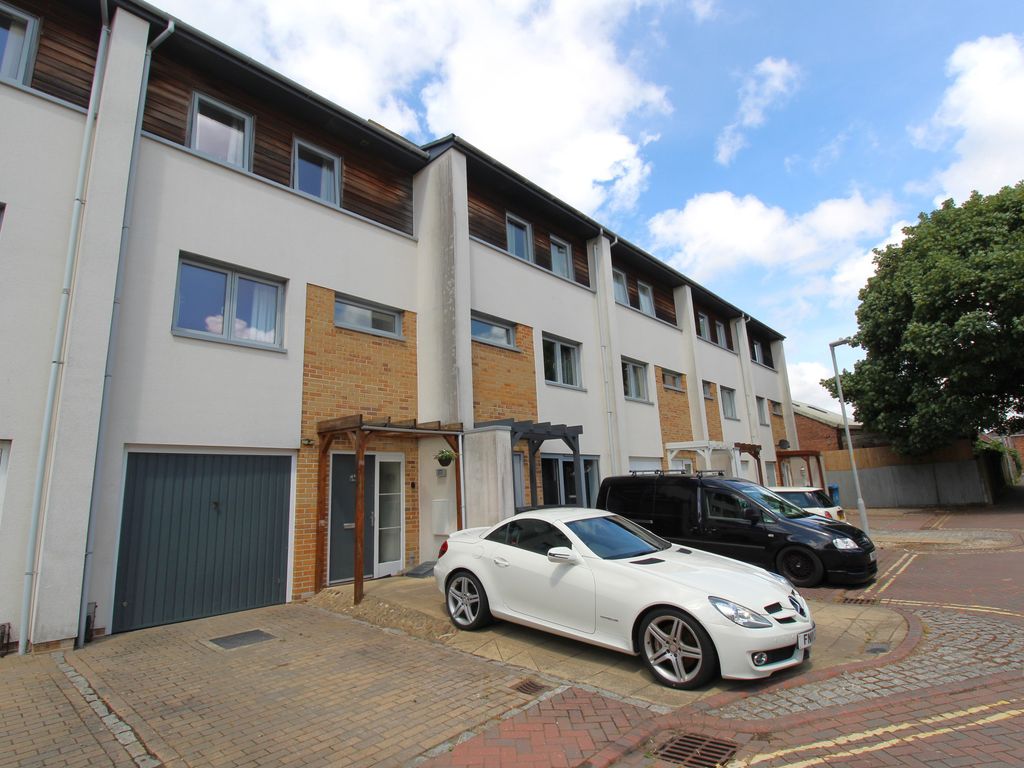 3 bed town house for sale in Broomhill Way, Hamworthy BH15, £390,000
