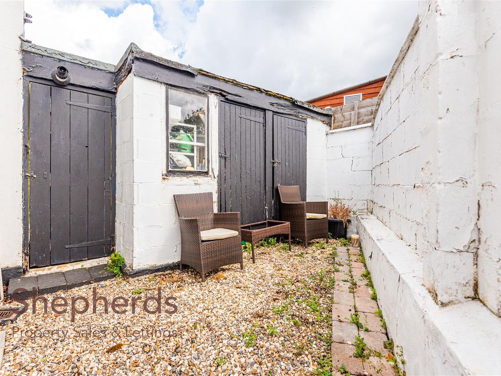 2 bed end terrace house for sale in Belchers Lane, Bumbles Green, Nr Nazeing EN9, £318,500
