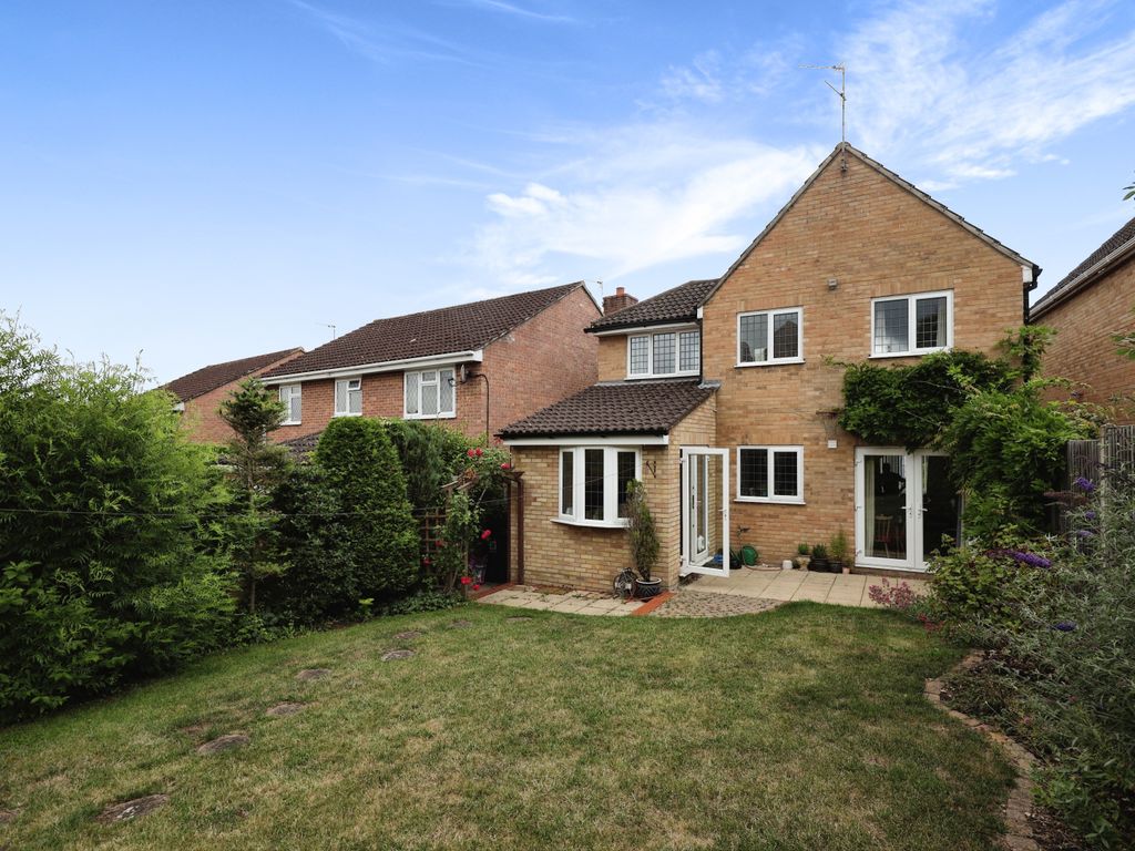 3 bed detached house for sale in Sundew Road, Hemel Hempstead HP1, £610,000