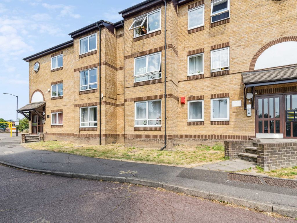1 bed flat for sale in Chaucer Drive, London SE1, £275,000