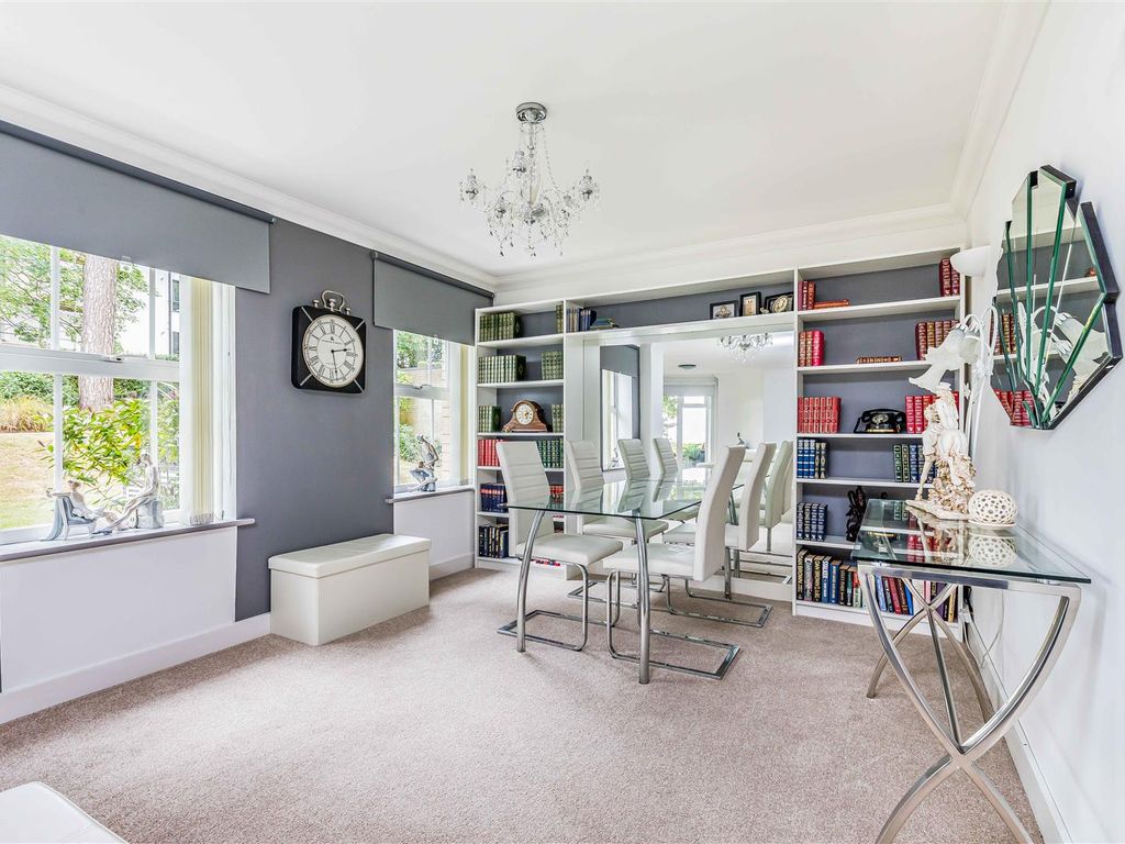 2 bed flat for sale in West Cliff Road, Westbourne, Bournemouth BH2, £565,000