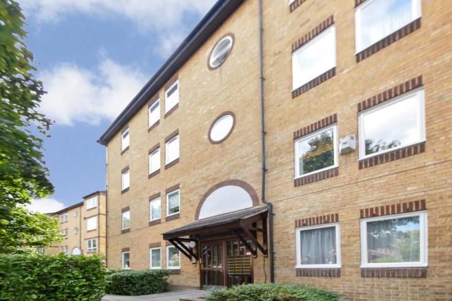 2 bed flat for sale in Chaucer Drive, Bermondsey SE1, £365,000