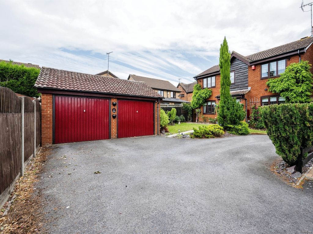 4 bed detached house for sale in Woodmere, Luton LU3, £525,000