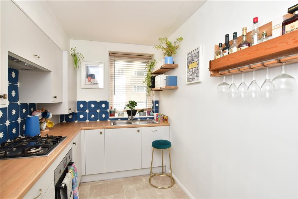 2 bed flat for sale in London Road, Brighton, East Sussex BN1, £300,000