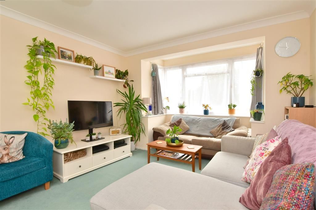 2 bed flat for sale in London Road, Brighton, East Sussex BN1, £300,000