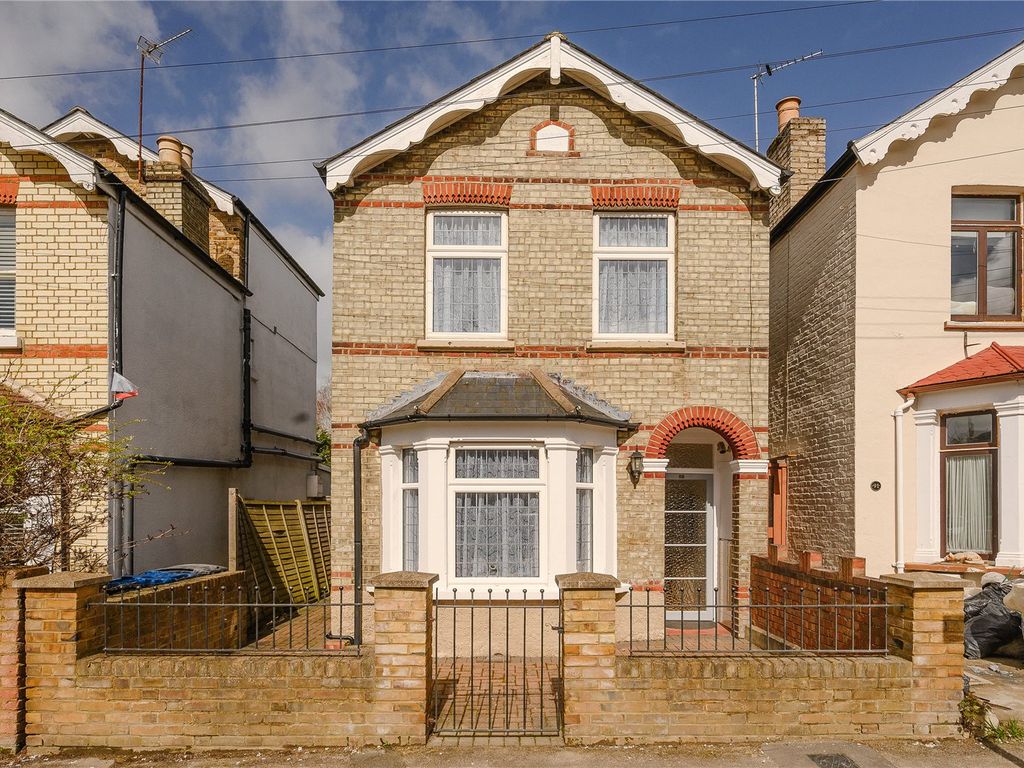 3 bed detached house for sale in Shortlands Road, Kingston Upon Thames KT2, £875,000