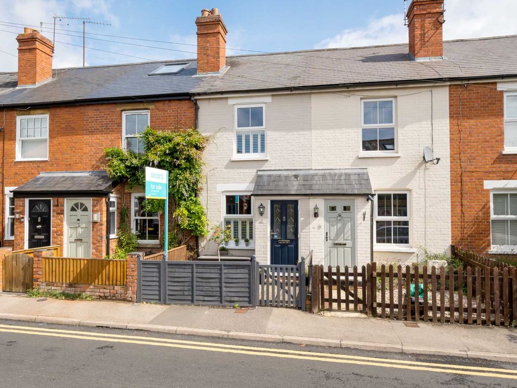 3 bed terraced house for sale in Seaford Road, Wokingham RG40, £390,000