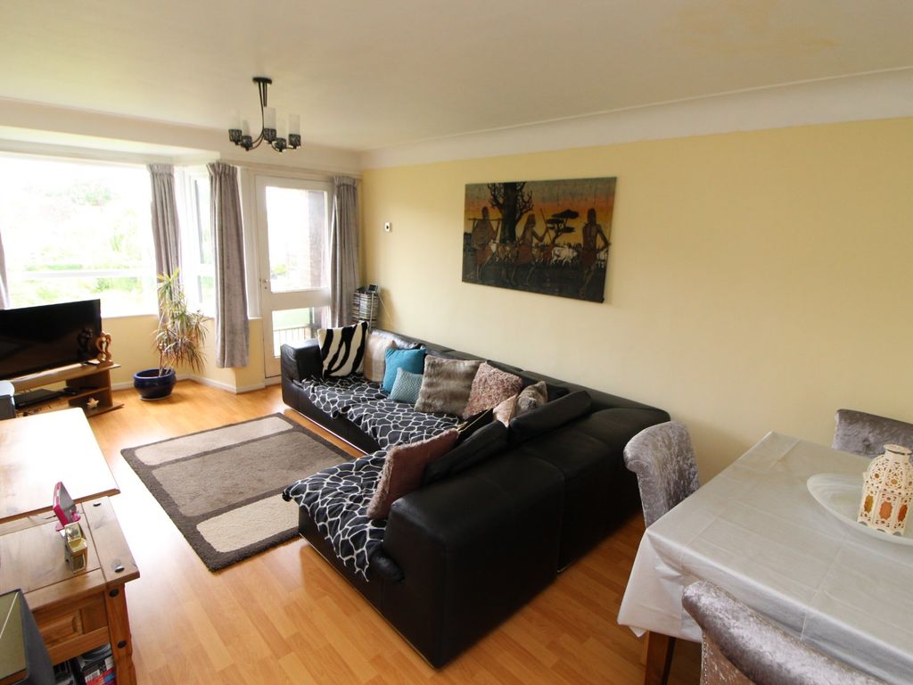2 bed flat for sale in Plumley Close, Vicars Cross, Chester, Cheshire CH3, £165,000