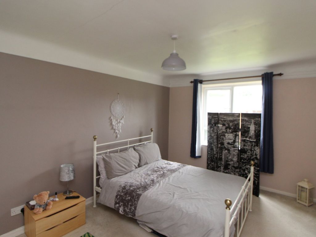 2 bed flat for sale in Plumley Close, Vicars Cross, Chester, Cheshire CH3, £165,000