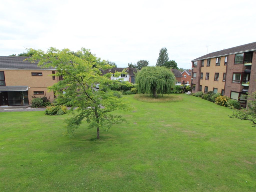 2 bed flat for sale in Plumley Close, Vicars Cross, Chester, Cheshire CH3, £165,000