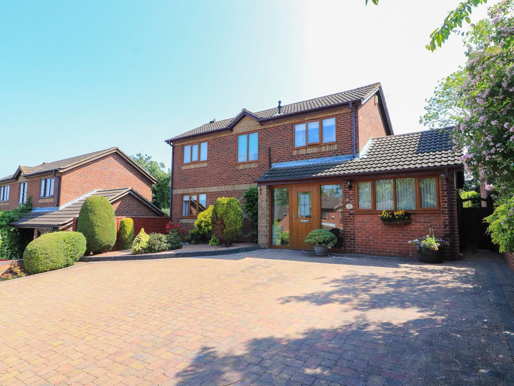 3 bed detached house for sale in Middlesmoor, Wilnecote, Tamworth B77, £345,000