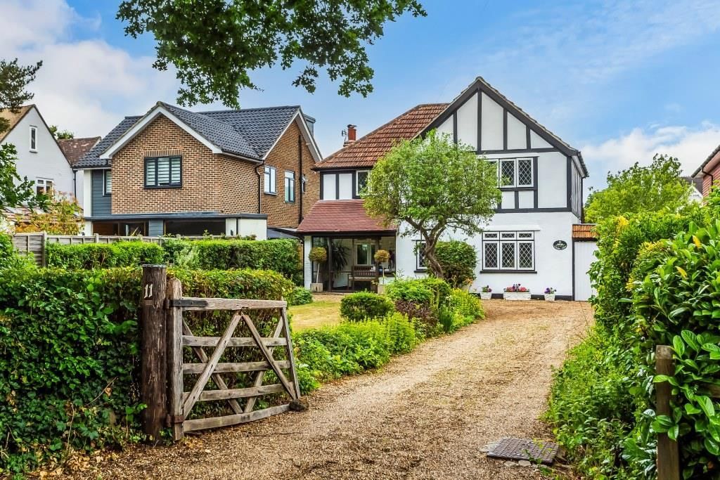 4 bed detached house for sale in The Glade, Fetcham KT22, £1,095,000