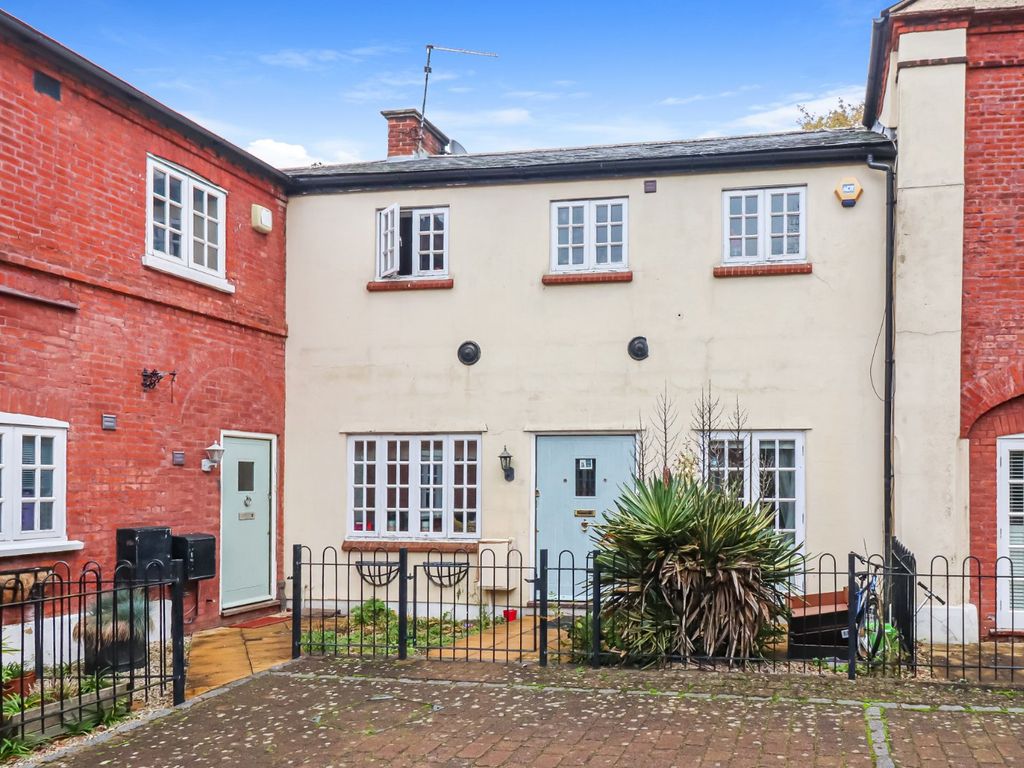 3 bed detached house for sale in Coopers Mews, Watford WD25, £625,000