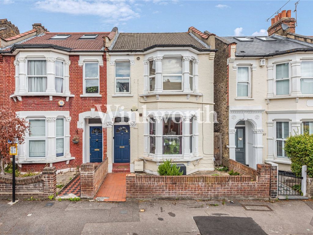 2 bed flat for sale in Falkland Road, London N8, £445,000