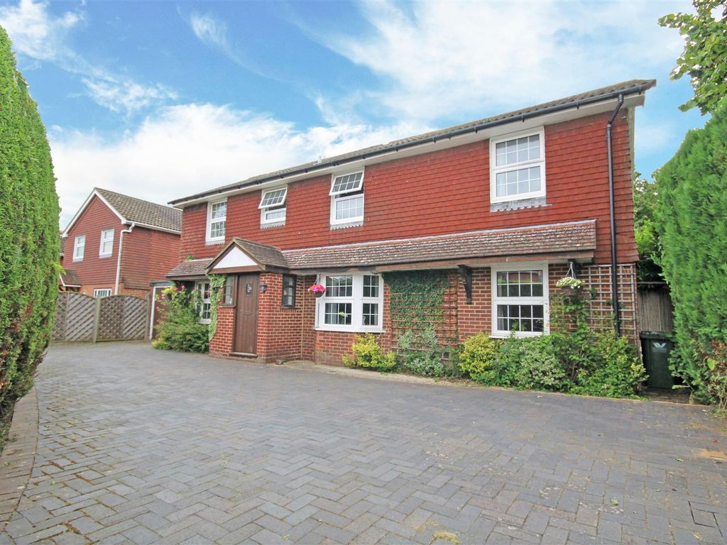 5 bed detached house for sale in Selwood Way, Downley, High Wycombe HP13, £650,000