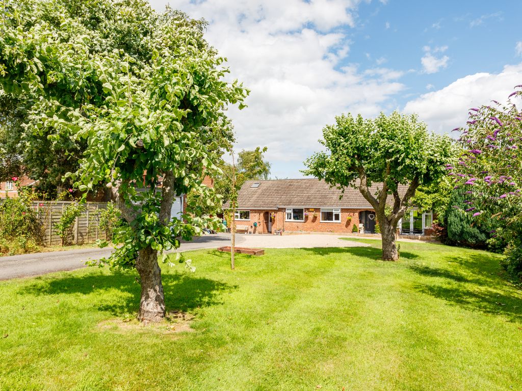 4 bed detached bungalow for sale in Kirby Hill, Boroughbridge, York YO51, £525,000