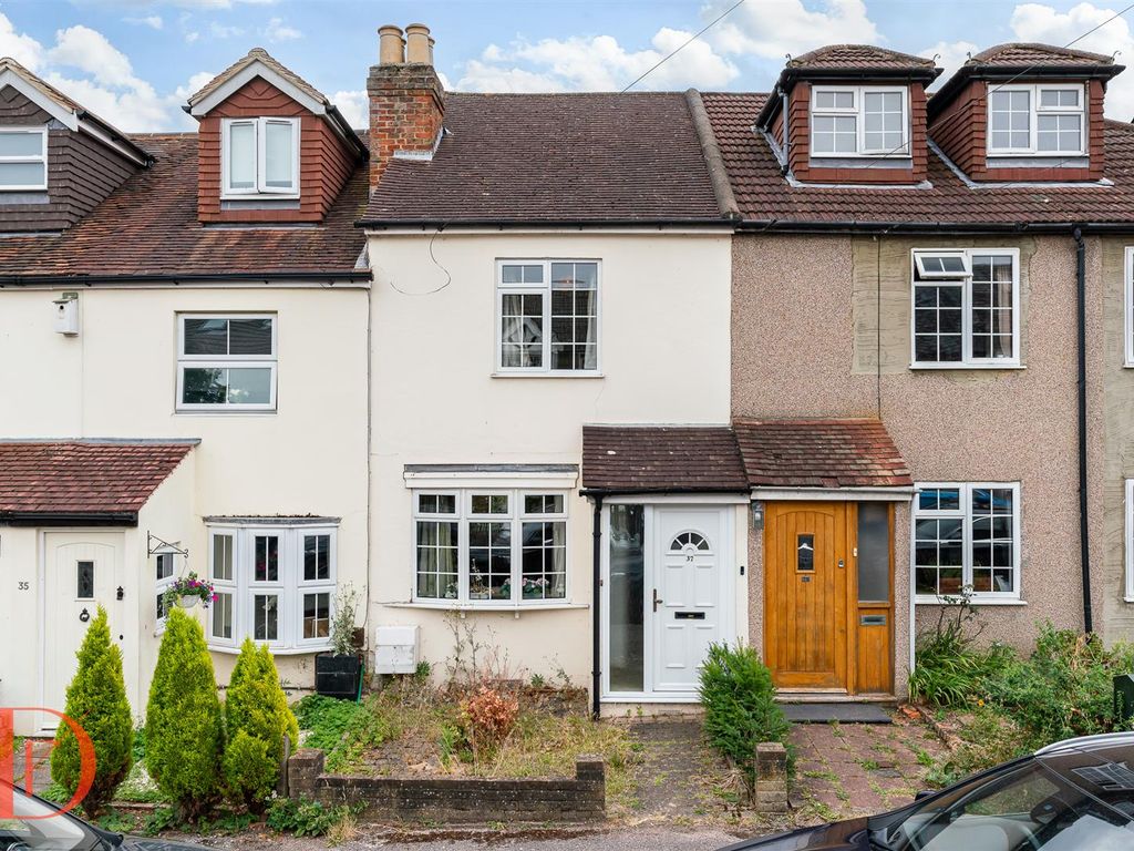 3 bed property for sale in Woburn Avenue, Theydon Bois, Epping CM16, £600,000