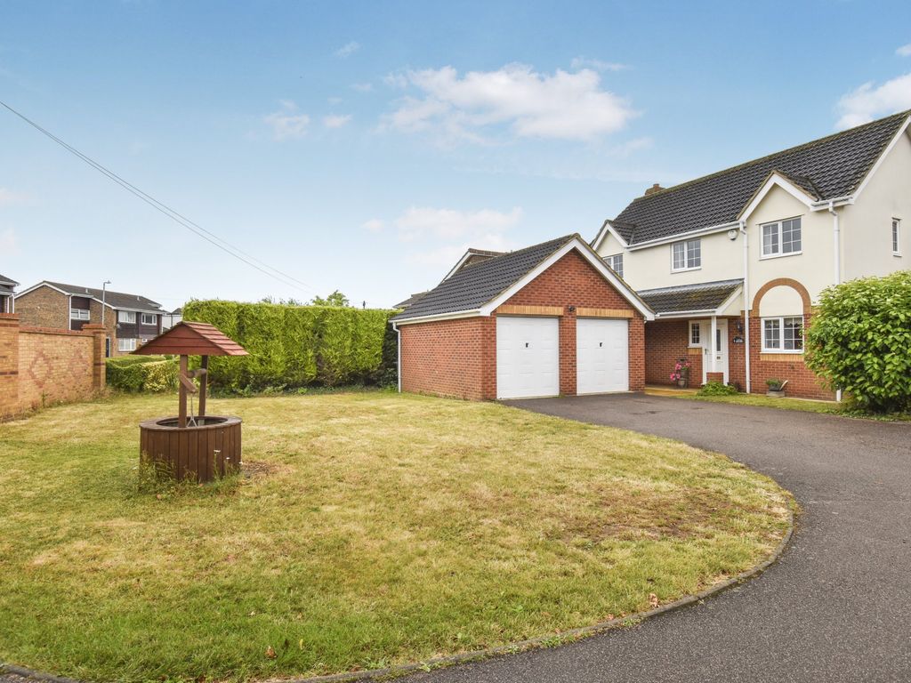 4 bed detached house for sale in Little Beeches, Biggleswade SG18, £600,000