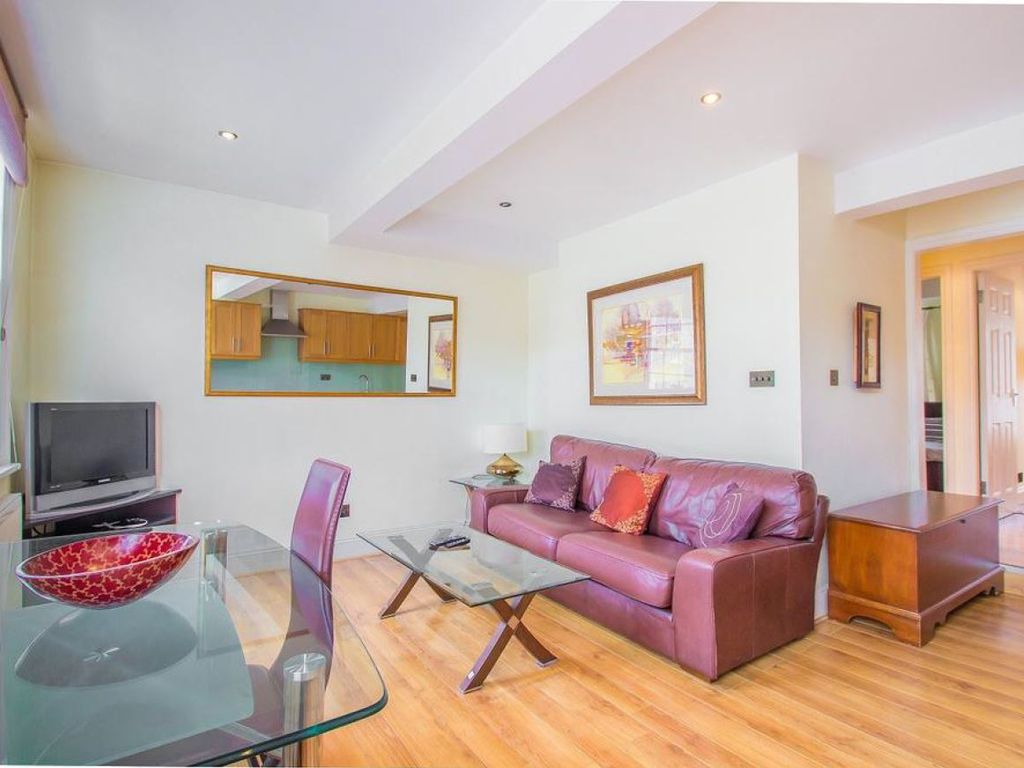 2 bed flat for sale in York Street, London W1H, £700,000