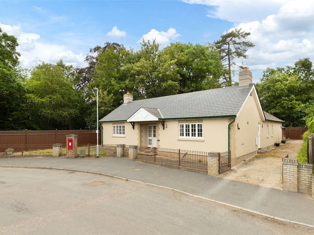 2 bed bungalow for sale in Hildersham, Cambridge, Cambridgeshire CB21, £450,000