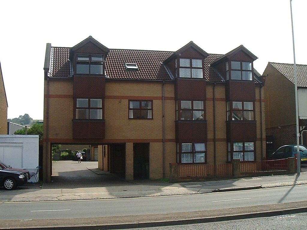 1 bed flat to rent in Dunstable Road, Luton LU4, £1,000 pcm