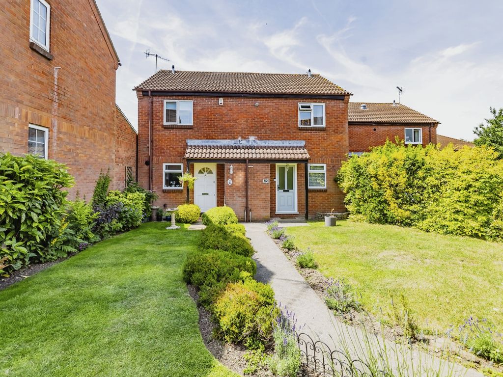 2 bed end terrace house for sale in Berkeley Close, Abbots Langley, Hertfordshire WD5, £447,500