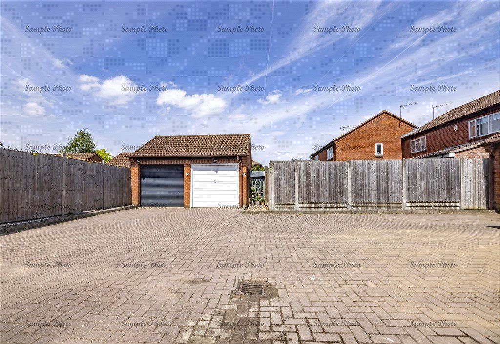 2 bed end terrace house for sale in Berkeley Close, Abbots Langley, Hertfordshire WD5, £447,500