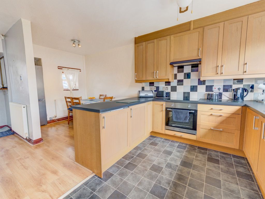3 bed end terrace house for sale in Clevedon Road, Llanrumney, Cardiff. CF3, £190,000