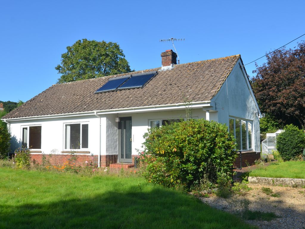 3 bed bungalow for sale in Hindon Road, Dinton, Salisbury, Wiltshire SP3, £425,000