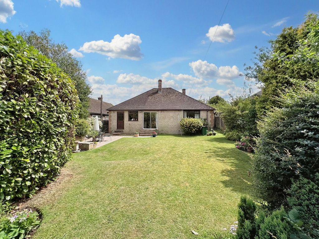 3 bed detached bungalow for sale in Folly View Road, Faringdon SN7, £400,000