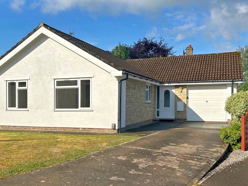 3 bed detached bungalow for sale in Jubilee Drive, Thornbury BS35, £425,000