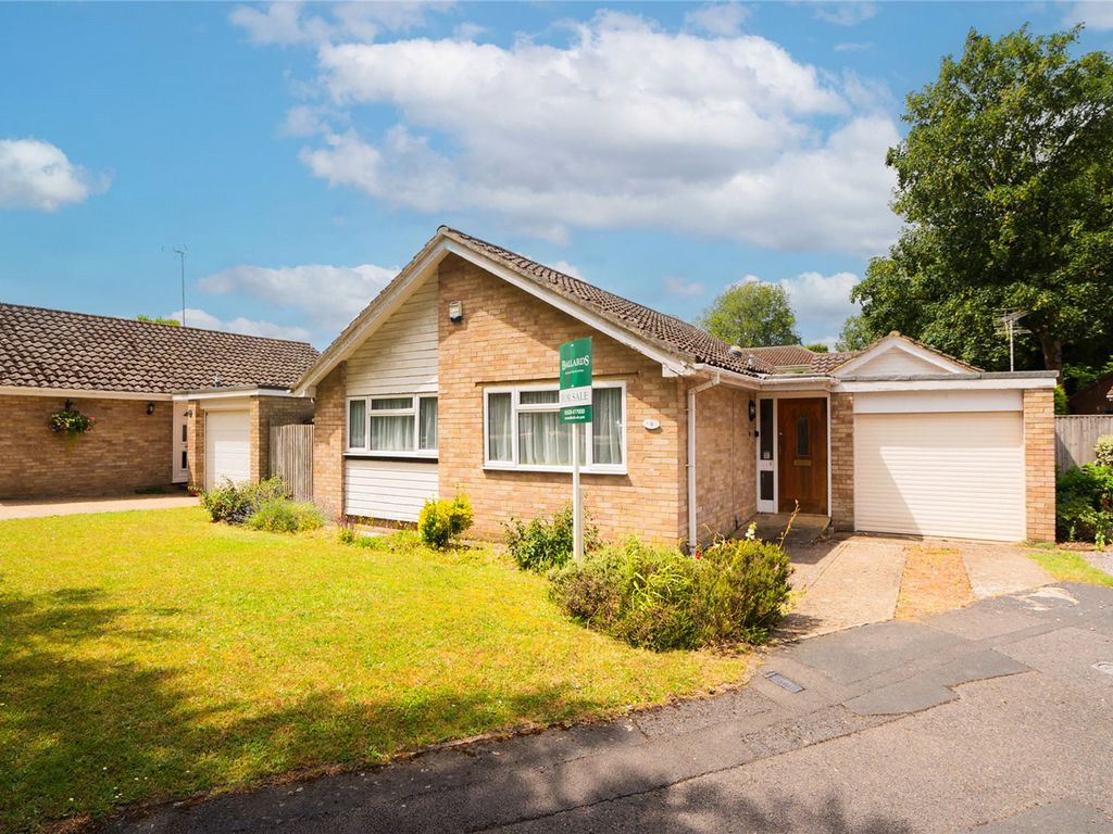 2 bed bungalow for sale in Pound Crescent, Marlow SL7, £750,000