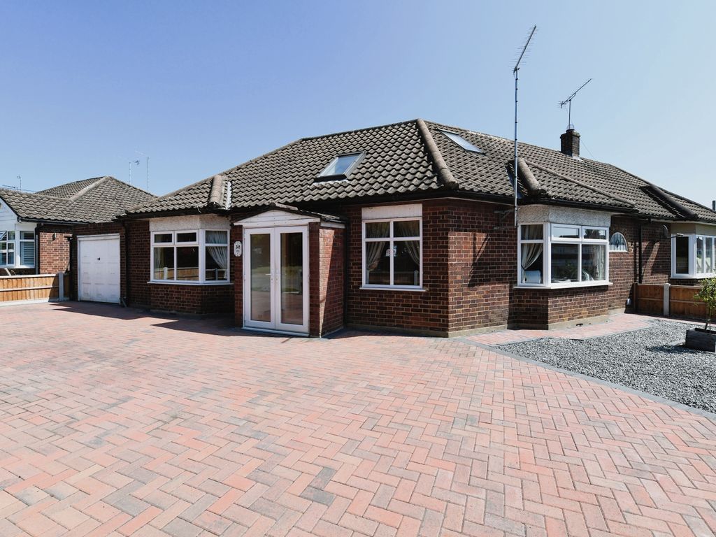 3 bed bungalow for sale in Ongar Road, Pilgrims Hatch, Brentwood, Essex CM15, £500,000