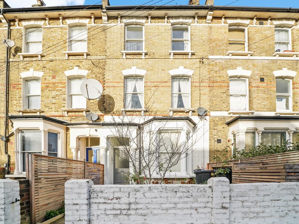 2 bed flat for sale in Brooke Road, London N16, £485,000