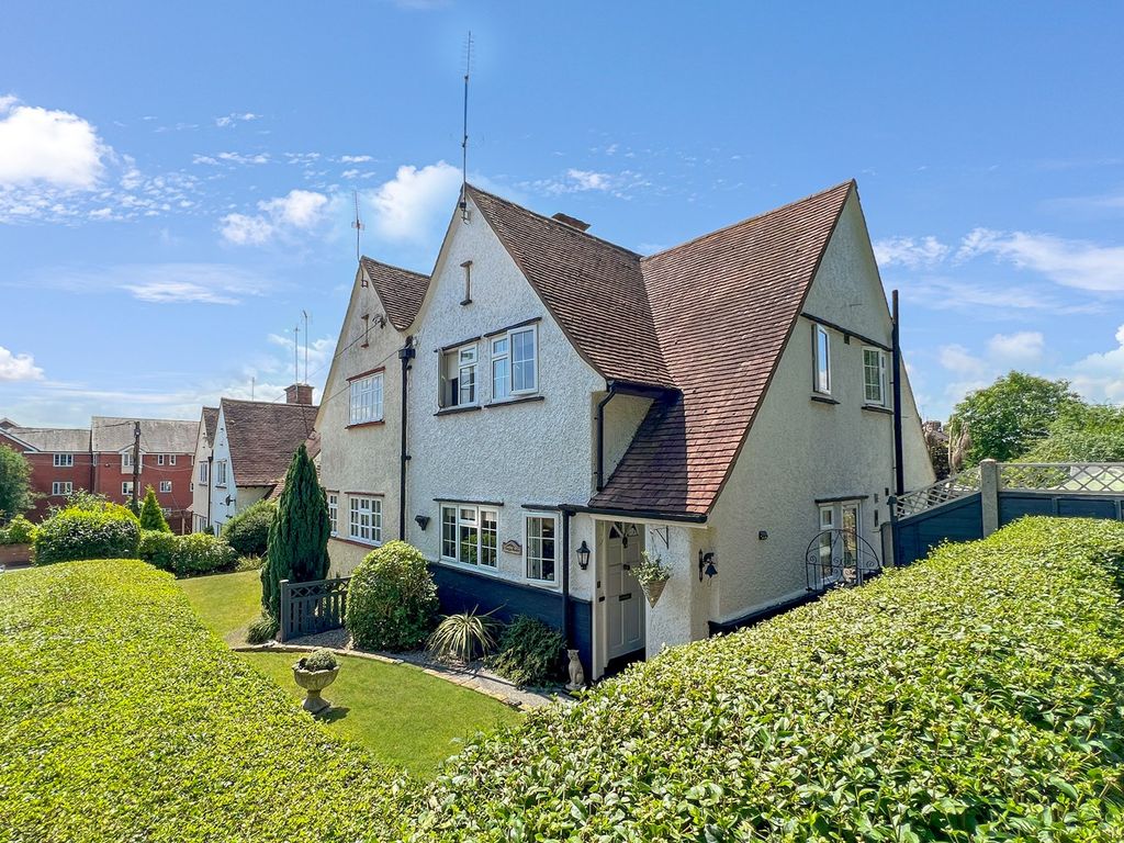 4 bed semi-detached house for sale in Vicarage Meadow, Halstead CO9, £400,000