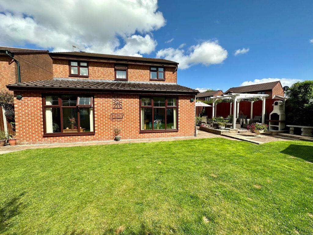 4 bed detached house for sale in Woodhouse Road, Shaw, Oldham OL2, £399,999
