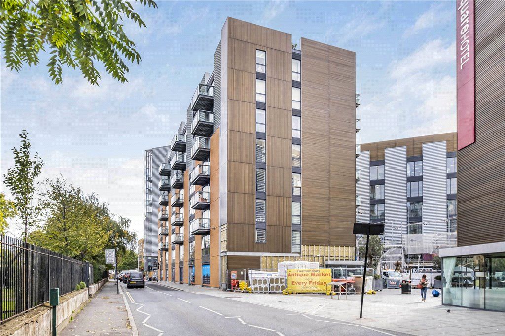 1 bed flat for sale in Bermondsey Square, London SE1, £420,000