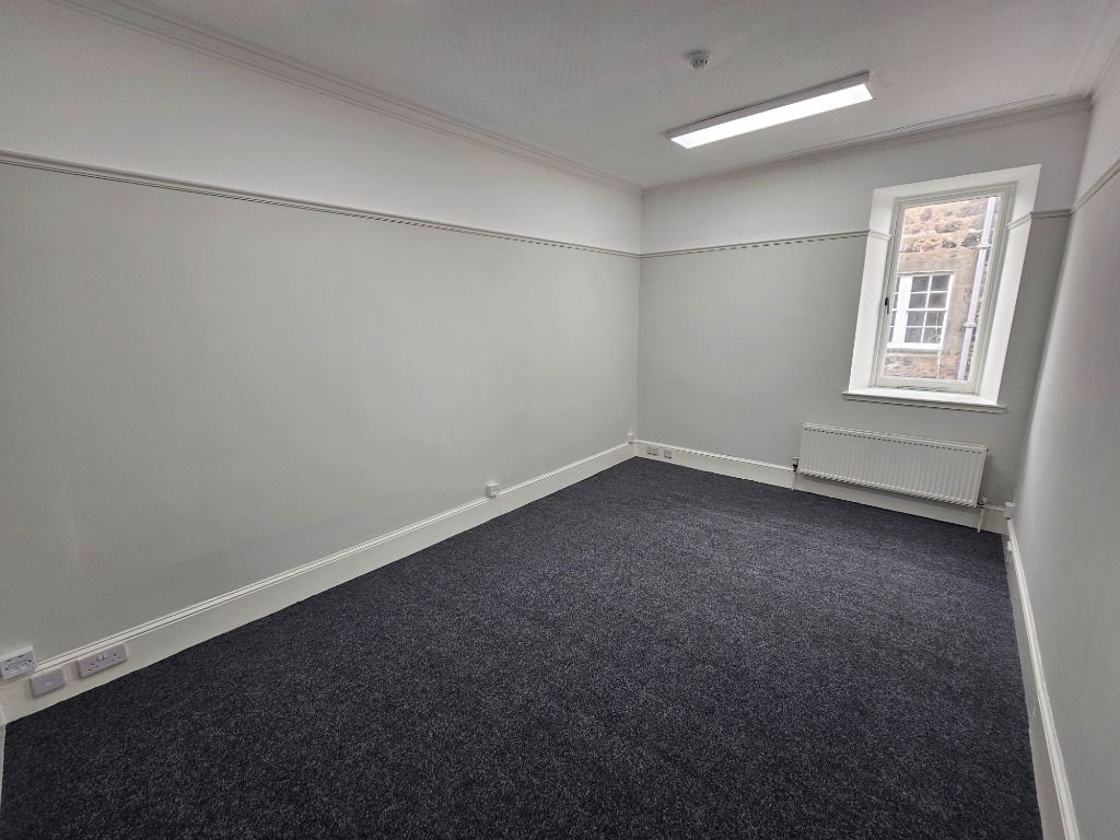 Commercial property to let in Albyn Place, City Centre, Aberdeen AB10, £8,400 pa